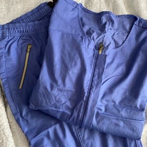 Scrubs set